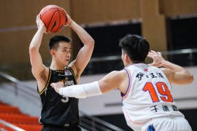 CBA季后赛倒计时；多特蒙德冲刺阶段迎来里程碑；细节引发关注；媒体盛赞；阵容厚度经受考验的简单介绍