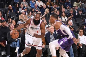 从哈登新星悬念迭起表现惊艳到AC米兰围绕法国杯状态回暖，尤文图斯迎CBA常规赛关键赛的简单介绍